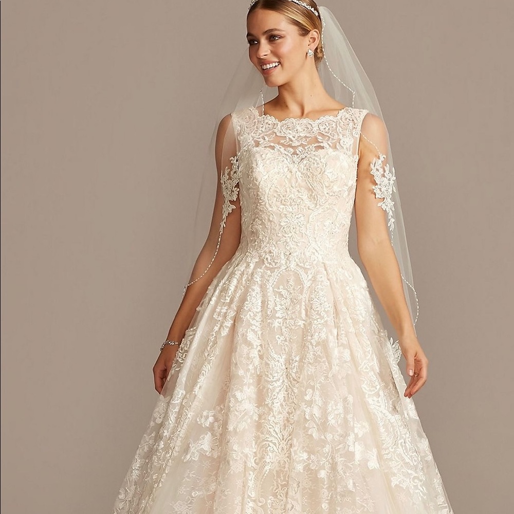 Oleg Cassini NWT  Ivory Beaded Lace Wedding Dress with Pleated Skirt